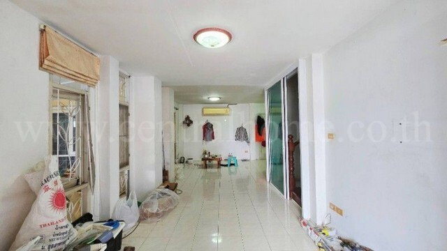 รูป บ้านแฝด 2 ชั้น มณีแก้ว กรีนเฮ้าส์ หลังริม ขายตามสภาพราคาถูกสุดในโครงการ - รูปที่ 2/20