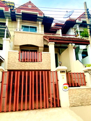เช่าทาวน์โฮม MRT สวนหลวง ร. 9 : 🏢✨ FOR RENT ทาวน์โฮม 4 ชั้น ROYAL NAKARIN VILLA 5 ห้องนอน 5 ห้องน้ำ Home Office พื้นที่ใช้สอยขนาดใหญ่ 5