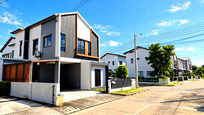 Twin houses for sale Bang Phli Industrial Estate : Semi-detached house for sale at Anasiri Bangna (49.4 sq. wah), 3 bedrooms, 3 bathrooms, corner unit.
