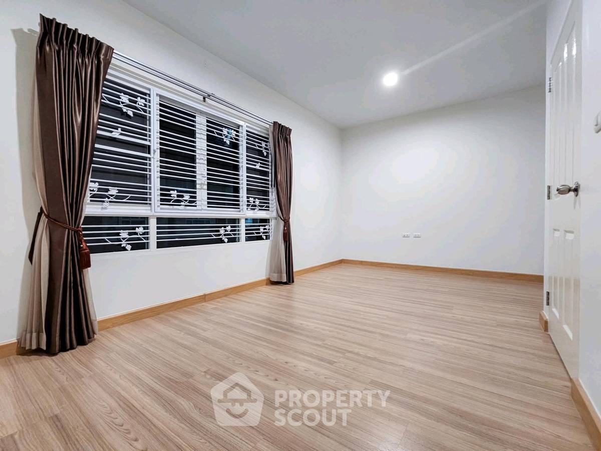 picture 3-BR Townhouse in Bang Rak Yai (ID 3384664) - 31/32