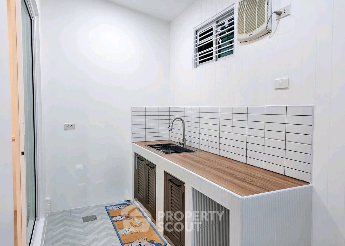 picture 3-BR Townhouse in Bang Rak Yai (ID 3384664) - 17/32