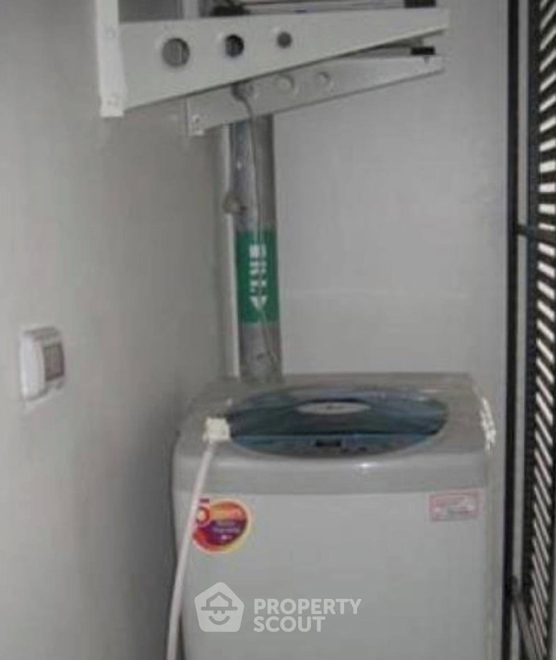picture Studio Condo at Nusasiri Grand Condominium near BTS Ekkamai (ID 3388100) - 2/6