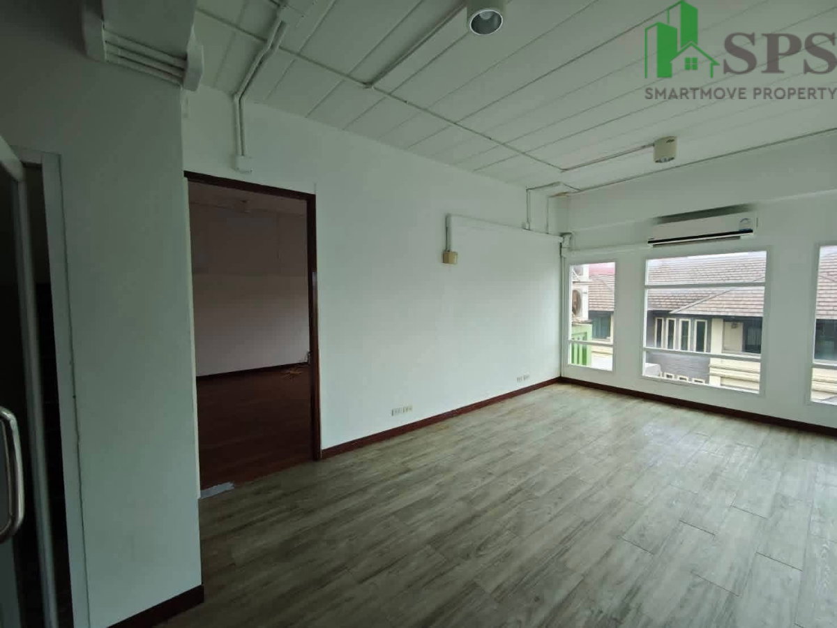 picture Office Building for Rent | On Nut 66 Near MRT Yellow Line, Si Srinagarindra 38 Station (SPSMG132) - 11/16