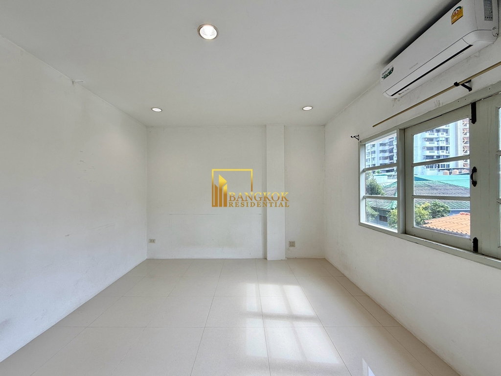 picture Thonglor Classic Home | Spacious 5 Bedroom Townhouse - BR49110TH - 17/38