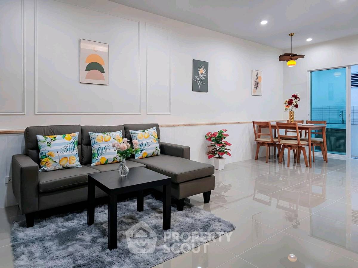 picture 3-BR Townhouse in Bang Rak Yai (ID 3384664) - 5/32