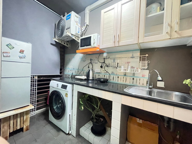 picture Quiet building , 3 min to train station  - 6/7