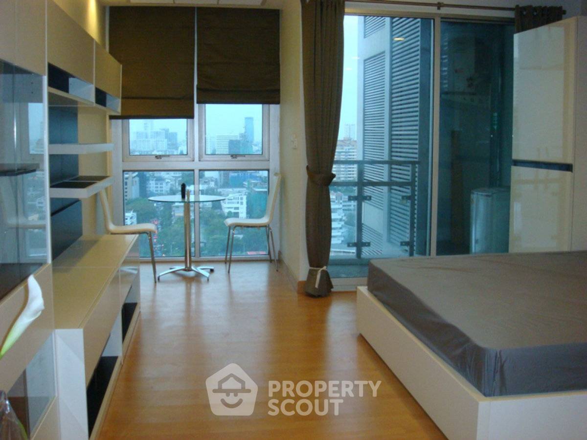 picture Studio Condo at Nusasiri Grand Condominium near BTS Ekkamai (ID 3388100) - 1/6