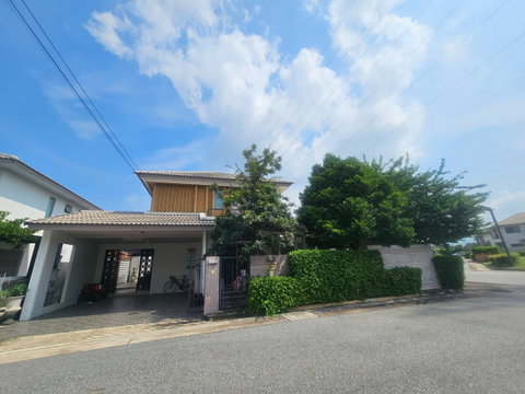 Well-located detached house in Bang Phra, Si Racha-Baan Rim Khao project ready for you to own.