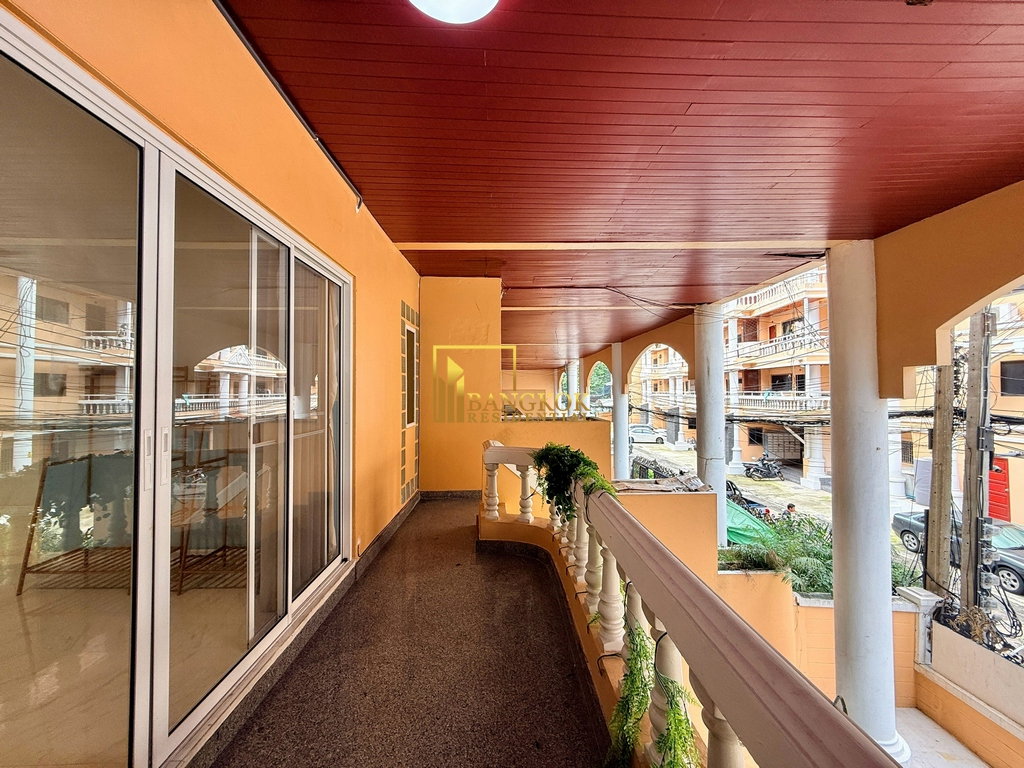 picture Thonglor Classic Home | Spacious 5 Bed Townhouse in Thonglor - BR49108TH - 12/44