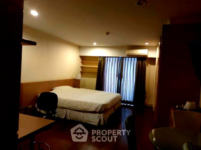 ขายคอนโด : ใกล้ BTS ศาลาแดง 100 ม. | คอนโด 1 ห้องนอน Silom Terrace Condominium ขาย (ID 3393723)