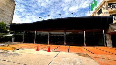 Office for rent Srinagarindra Road : Showroom for Rent in Prime Location on Srinakarin Road (SPSEVE2183)