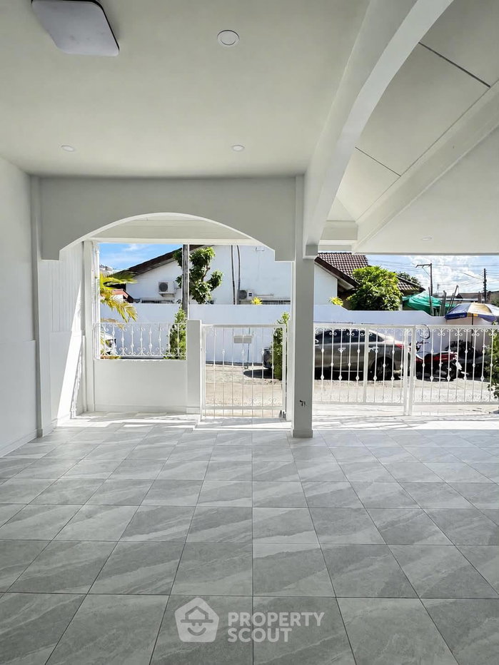 รูป ทาวน์เฮ้าส์ 2 ห้องนอน เลี้ยงสัตว์ได้ ที่ Beautiful Ready-To-Move-In Home (ID 3393471) - รูปที่ 24/28