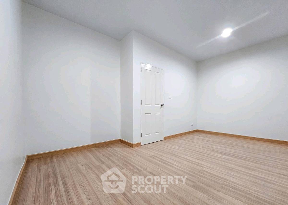 picture 3-BR Townhouse in Bang Rak Yai (ID 3384664) - 19/32