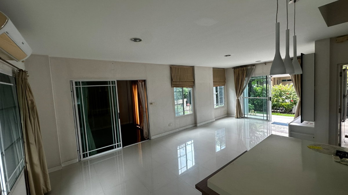 รูป บ้านเดี่ยว นันทวัน อุทยาน-อักษะ 68.6 ตร.วา | 200 ตร.ม. บ้านพร้อมสวนสวย ร่มรื่น 4 ห้องนอน 3 ห้องน้ำ ราคา 7,590,0000 บาท สนใจทักไลน์: siriwong.in - รูปที่ 4/25