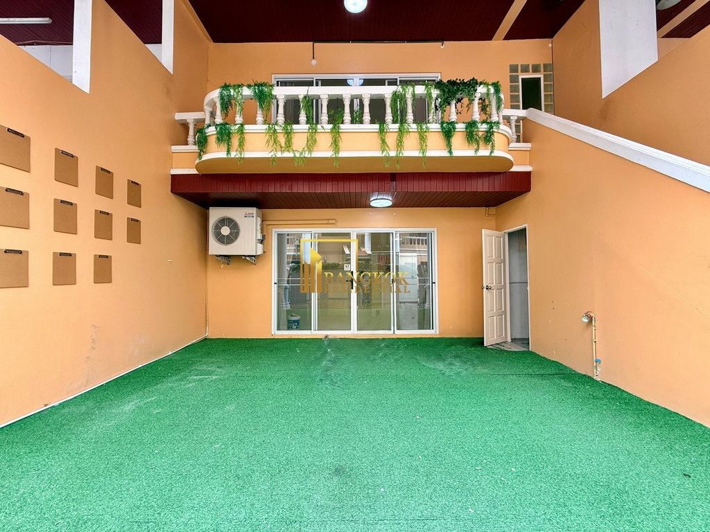 picture Thonglor Classic Home | Spacious 5 Bed Townhouse in Thonglor - BR49108TH - 2/44