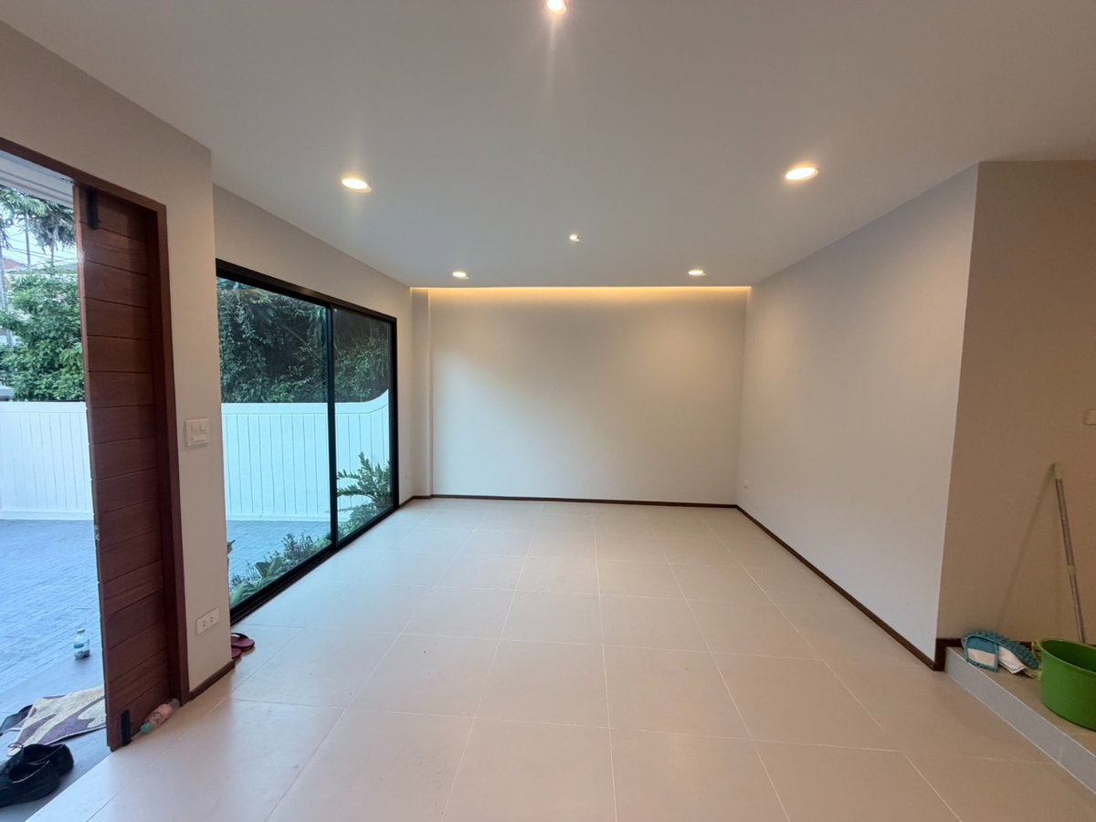 รูป 98627 - ขาย บ้านรีโนเวท ราชาวิลล่า พร้อมเข้าอยู่ ติดถนนใหญ่ ใกล้ห้าง - รูปที่ 3/12