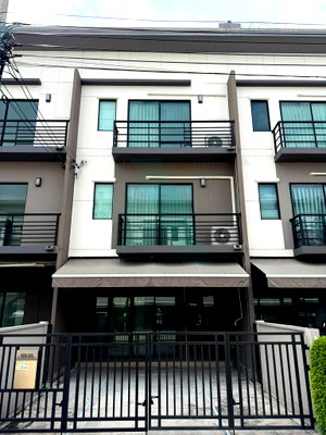 ทาวน์โฮม กรุงเทพมหานคร : ขายทาวน์เฮาส์ โครงการ บ้านกลางเมือง พหลโยธิน - รามอินทรา 3 ชั้น 3 ห้องนอน 3 ห้องน้ำ