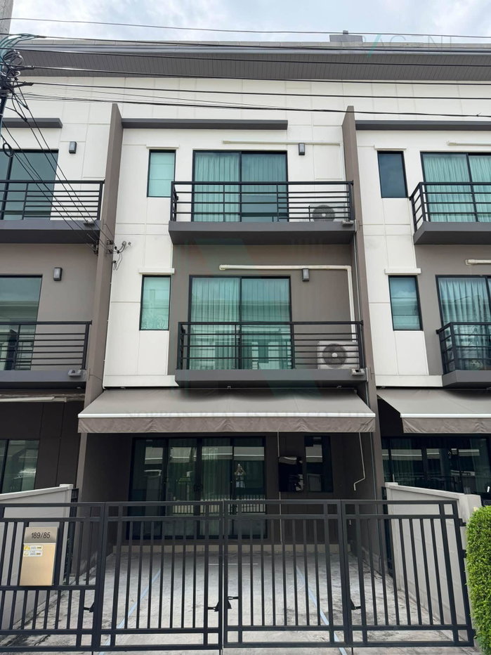 รูป ขายทาวน์เฮาส์ โครงการ บ้านกลางเมือง พหลโยธิน - รามอินทรา 3 ชั้น 3 ห้องนอน 3 ห้องน้ำ - รูปที่ 1/8