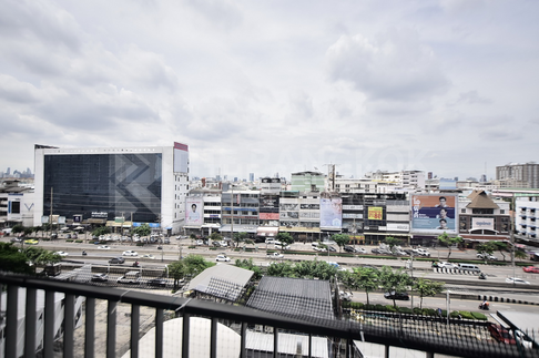 Start your comfort here Centric Ratchada-Huai Khwang near MRT Huai Khwang Station