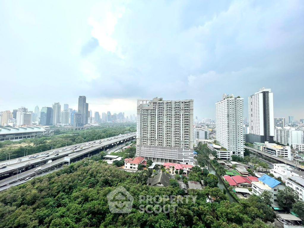 picture 19th-Floor 2-BR Life Asoke - Rama 9 Near MRT Phra Ram 9 (ID 722310) - 14/14