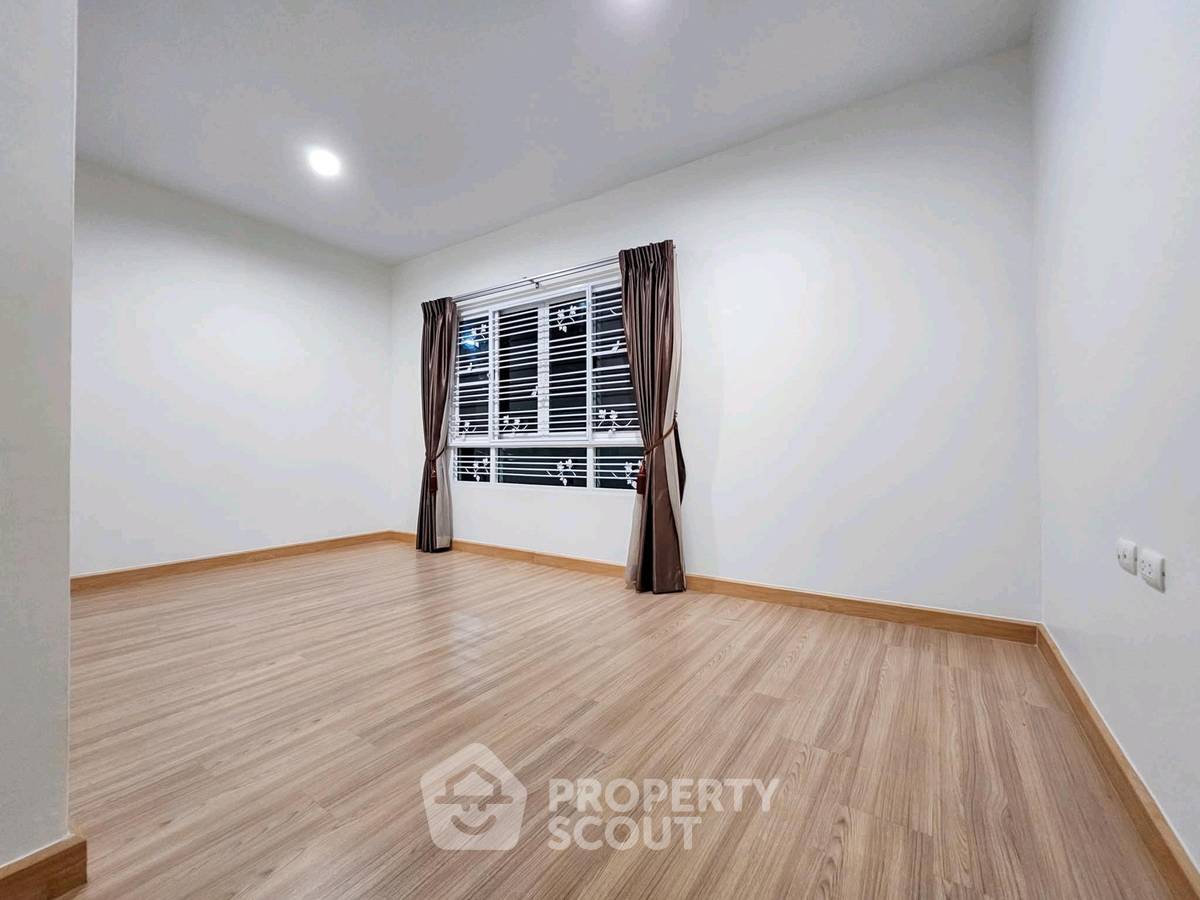 picture 3-BR Townhouse in Bang Rak Yai (ID 3384664) - 30/32