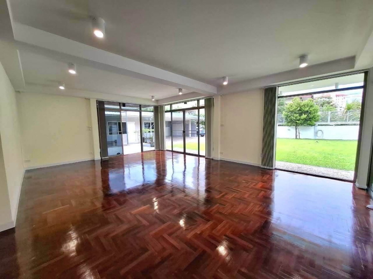 รูป #HHR230 ให้เช่าบ้านเดี่ยววิภาวดี 44-46 รีโนเวทใหม่ 550 ตร.ม. จอดรถได้ 9 คัน📍 เพียง 700 ม. ถึง Red Line วัดเสมียนนารี - รูปที่ 4/26