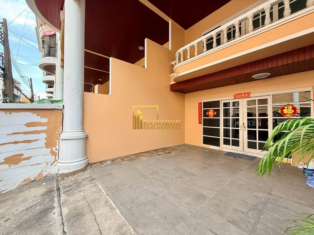 picture Thonglor Classic Home | Spacious 5 Bedroom Townhouse - BR49110TH - 4/38
