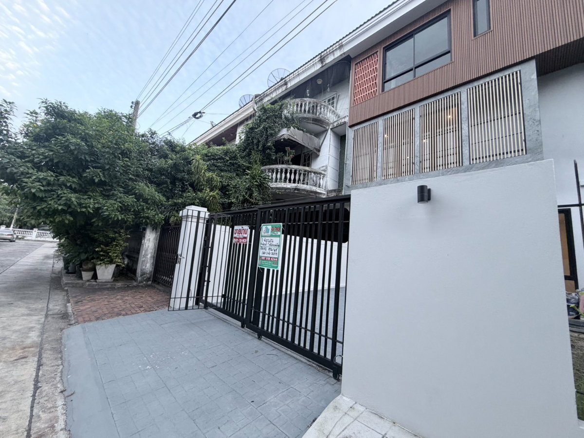 รูป 98627 - ขาย บ้านรีโนเวท ราชาวิลล่า พร้อมเข้าอยู่ ติดถนนใหญ่ ใกล้ห้าง - รูปที่ 2/12