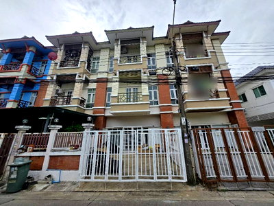 เช่าโฮมออฟฟิศ MRT สวนหลวง ร. 9 : ให้เช่า ทาวน์โฮม 3 ชั้น ซ. เฉลิมพระเกียรติ ร.9 ซอย 25 