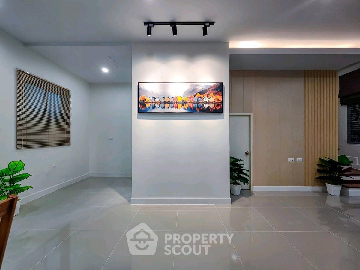 picture 3-BR Townhouse in Bang Rak Yai (ID 3384664) - 11/32