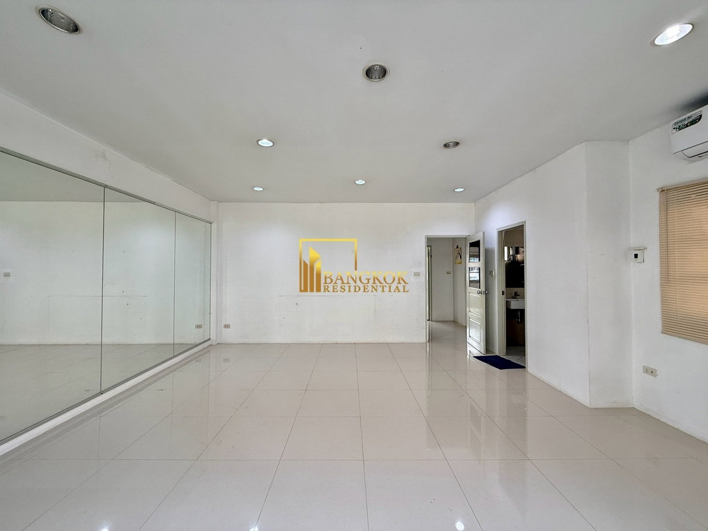 picture Thonglor Classic Home | Spacious 5 Bedroom Townhouse - BR49110TH - 15/38