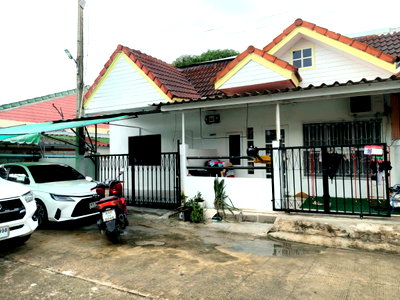ทาวน์โฮม ม.เกษตรศาสตร์ ศรีราชา : ขายปลดภาระ  หมู่บ้านชัยรุ่งเรือง  2 ห้องนอน  ศรีราชา
