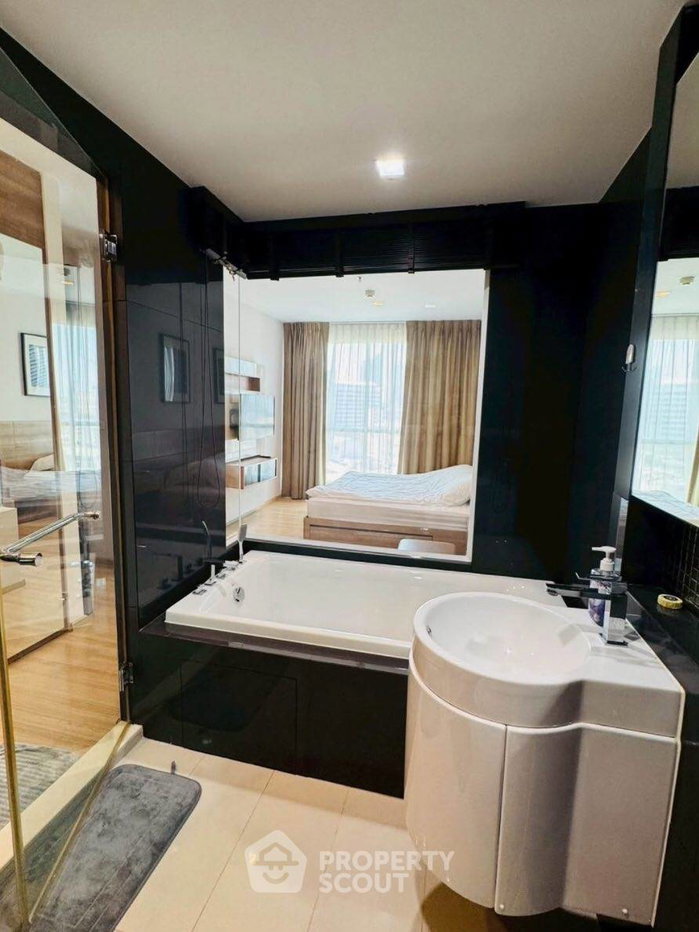 picture 25th-Floor 1-BR At Rhythm Sathorn Near BTS Saphan Taksin (ID 2562440) - 10/14