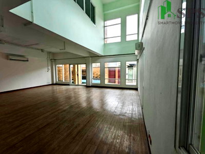 Office for rent Srinagarindra Road : Office Building for Rent | On Nut 66 Near MRT Yellow Line, Si Srinagarindra 38 Station (SPSMG132)
