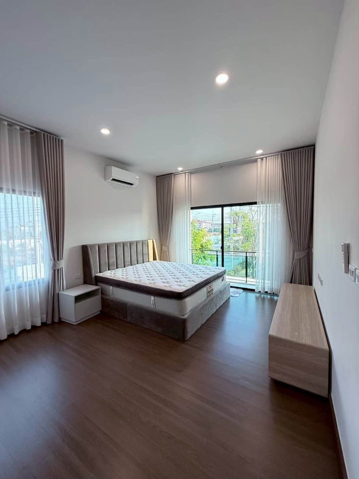 รูป (BH1-431) ให้เช่าบ้านเดี่ยว โครงการบริทาเนีย บางนา–ศรีวารี ที่ดิน 61 ตร.ว. (แปลงมุม) 4 ห้องนอน | 5 ห้องน้ำ | 3 ที่จอดรถ - รูปที่ 4/11
