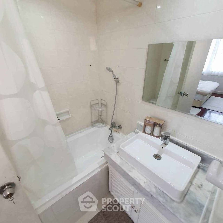 picture 3-BR D.S. Tower 2 Sukhumvit 39 Condominium Near MRT Sukhumvit (ID 2806740) - 10/10