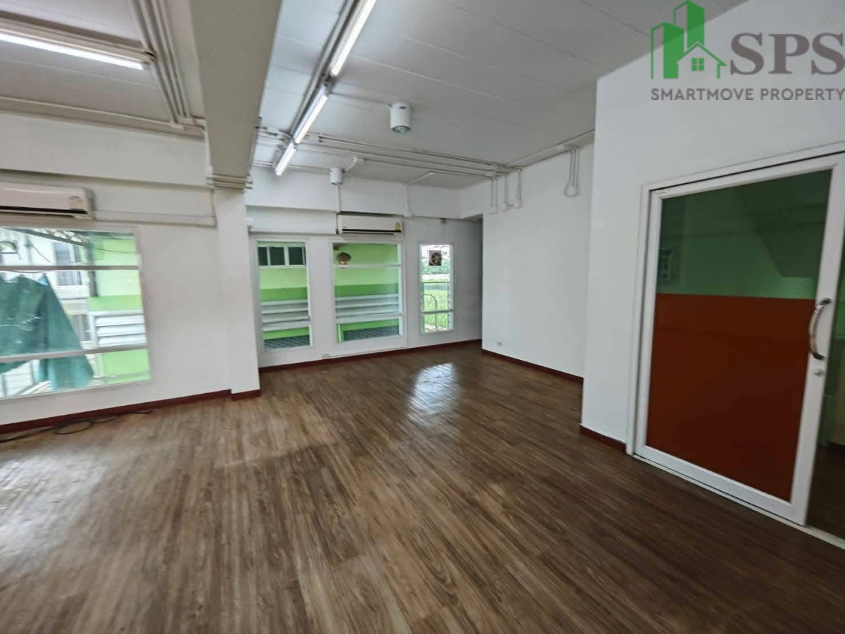picture Office Building for Rent | On Nut 66 Near MRT Yellow Line, Si Srinagarindra 38 Station (SPSMG132) - 4/16