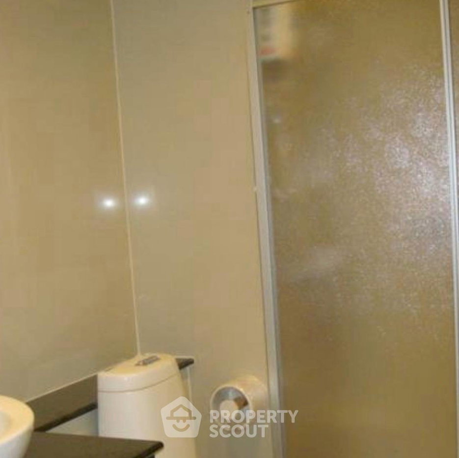 picture Studio Condo at Nusasiri Grand Condominium near BTS Ekkamai (ID 3388100) - 3/6