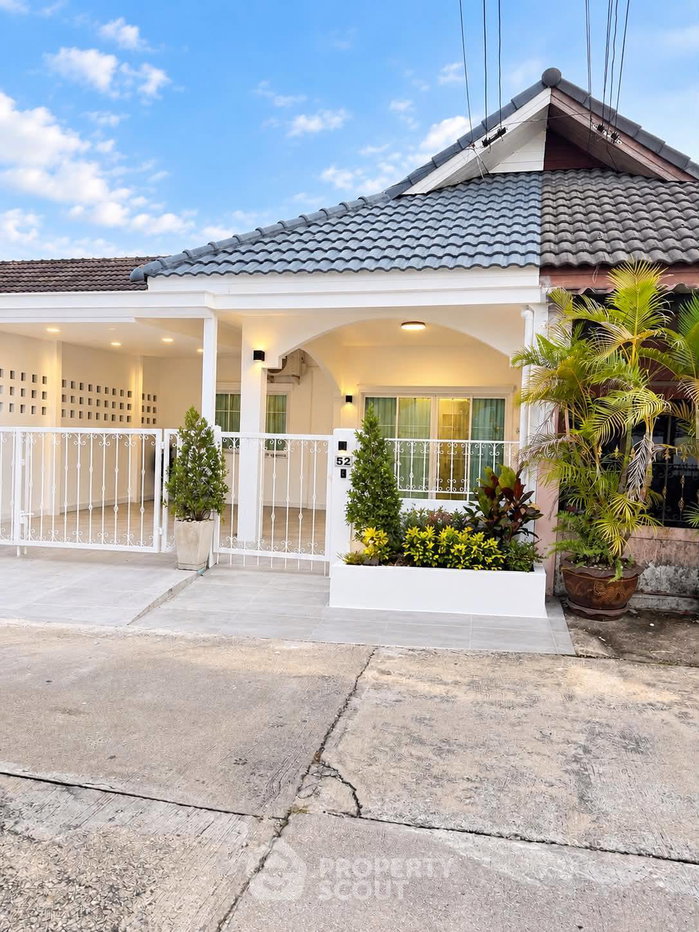 รูป ทาวน์เฮ้าส์ 2 ห้องนอน เลี้ยงสัตว์ได้ ที่ Beautiful Ready-To-Move-In Home (ID 3393471) - รูปที่ 1/28