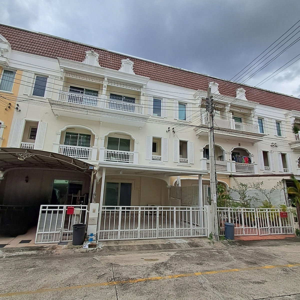 ขายทาวน์โฮม 3 ชั้น รีโนเวทใหม่ เดอะ เมทโทร สาทร-กัลปพฤกษ์  พร้อมอยู่