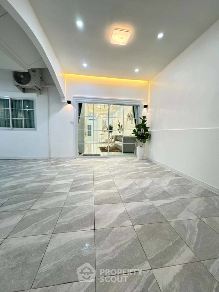 รูป ทาวน์เฮ้าส์ 2 ห้องนอน เลี้ยงสัตว์ได้ ที่ Beautiful Ready-To-Move-In Home (ID 3393471) - รูปที่ 25/28