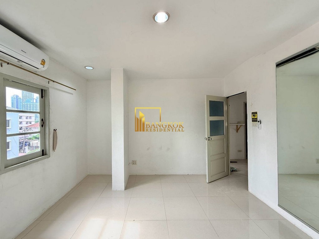 picture Thonglor Classic Home | Spacious 5 Bedroom Townhouse - BR49110TH - 28/38