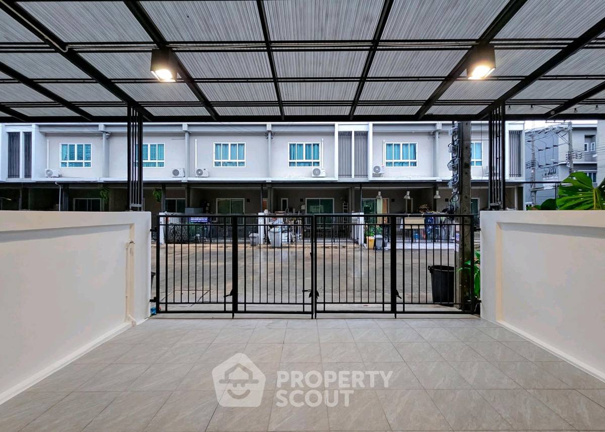 picture 3-BR Townhouse in Bang Rak Yai (ID 3384664) - 2/32