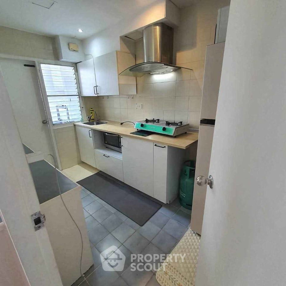 picture 3-BR D.S. Tower 2 Sukhumvit 39 Condominium Near MRT Sukhumvit (ID 2806740) - 4/10