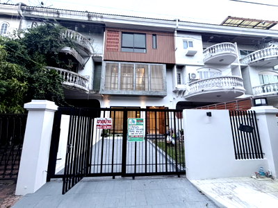 ทาวน์โฮม วิทยาลัยรัชต์ภาคย์เทคโนโลยีและการจัดการ : 98627 - ขาย บ้านรีโนเวท ราชาวิลล่า พร้อมเข้าอยู่ ติดถนนใหญ่ ใกล้ห้าง