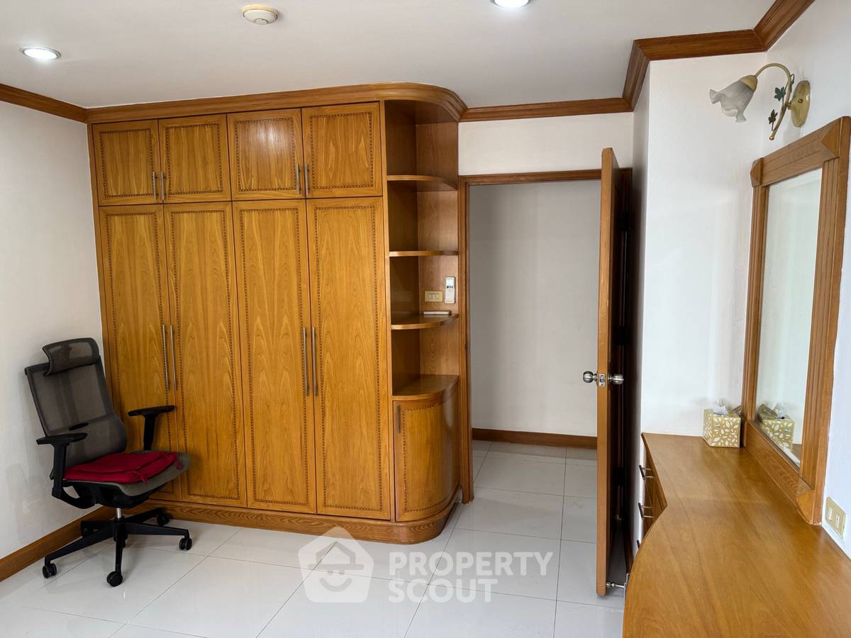 picture 16th-Floor 3-BR Condo At Top View Tower Near BTS Thong Lor (ID 3391825) - 12/14