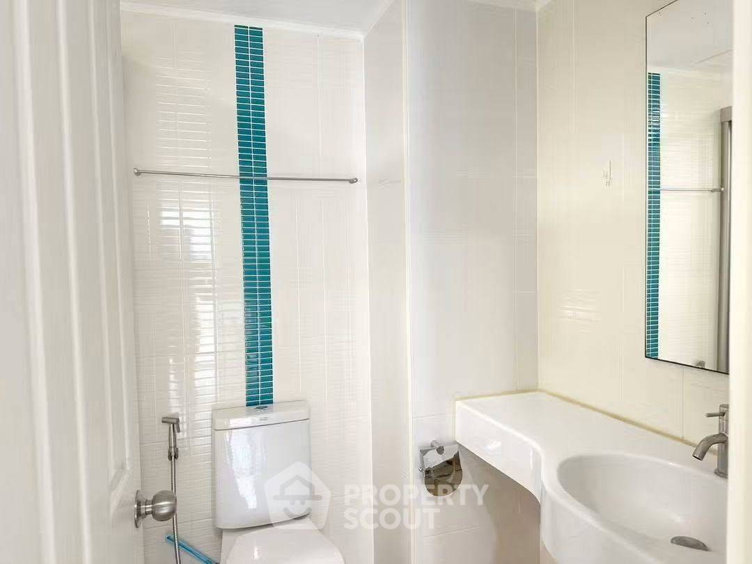 picture 1-BR Condo At Lumpini Place Rama 9–Ratchada Near MRT Phra Ram 9 (ID 3393232) - 13/15