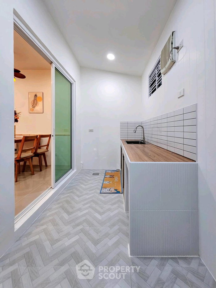 picture 3-BR Townhouse in Bang Rak Yai (ID 3384664) - 16/32