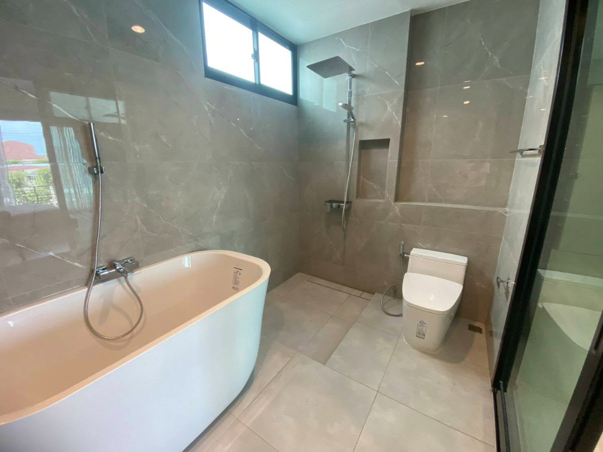รูป (Code BH1-430) ให้เช่า Townhome at Nirvana Define Krungthep Kreetha  ที่ดิน 22 ตร.ว.  * 3 ห้องนอน | 4 ห้องน้ำ  * ที่จอดรถ 2 คัน   - รูปที่ 5/5