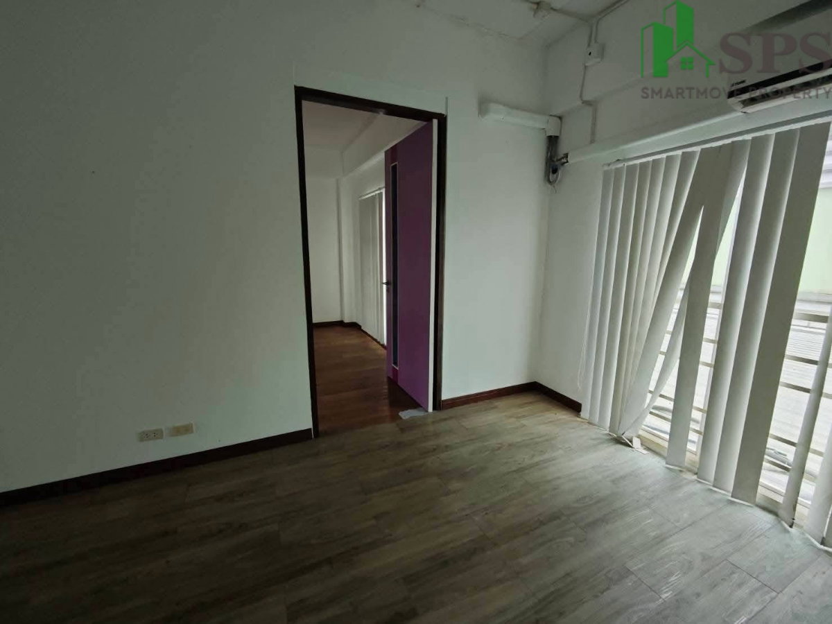 picture Office Building for Rent | On Nut 66 Near MRT Yellow Line, Si Srinagarindra 38 Station (SPSMG132) - 7/16